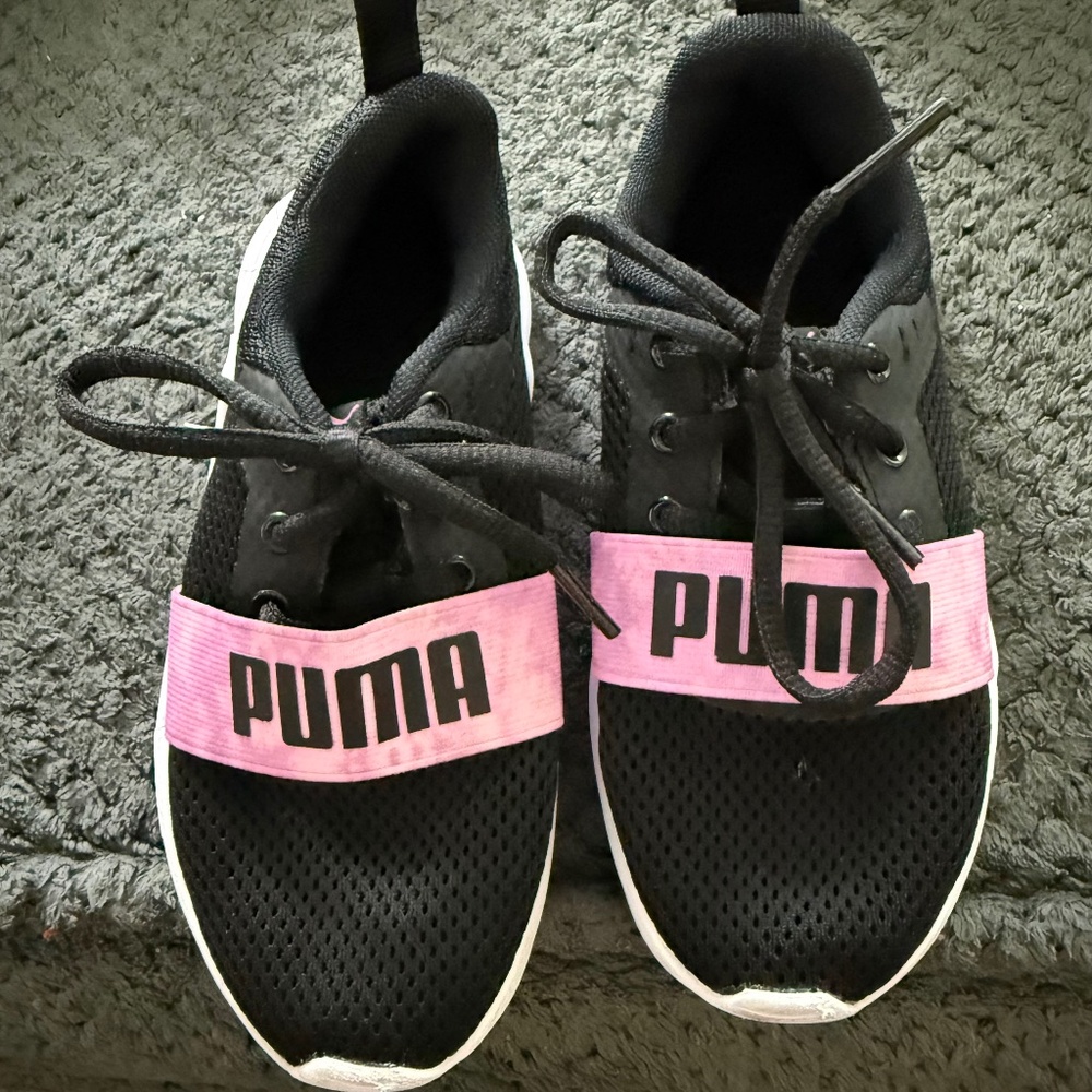 Girls Puma Tennis Shoes